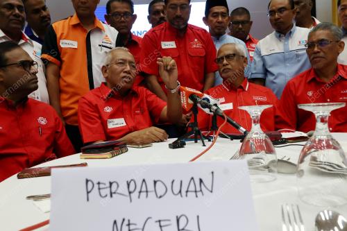 DATUK SERI MAHDZIR KHALID