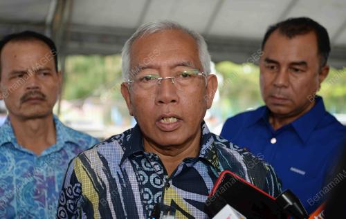 DATUK SERI MAHDZIR KHALID
