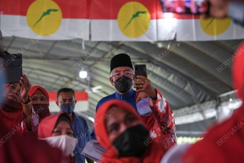 DATUK SERI MAHDZIR KHALID