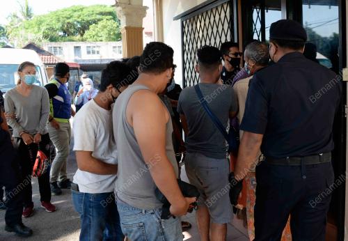 LANGGAR PERINTAH KAWALAN PEGERAKAN