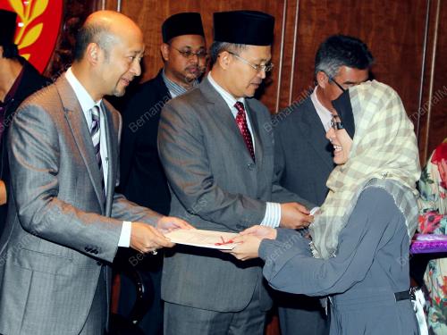 KD01_19082013_MUKHRIZ_TAWARAN