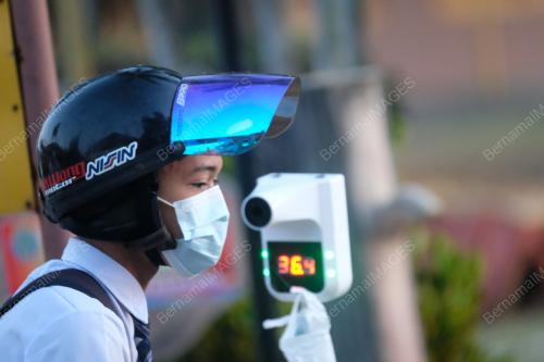 SESI PERSEKOLAHAN DI BUKA