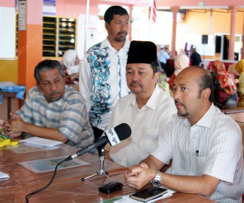 MUKHRIZ TUN DR MAHATHIR