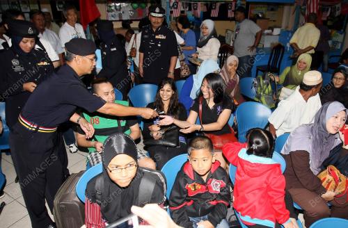 KD01_21112013_POLIS_PELANCONG2