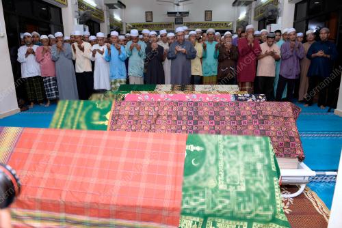 JENAZAH LIMA KELUARGA