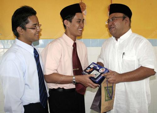 AZALI AZLAN