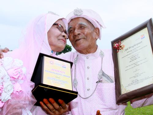 KD01_22102012_HARI_WARGA_EMAS