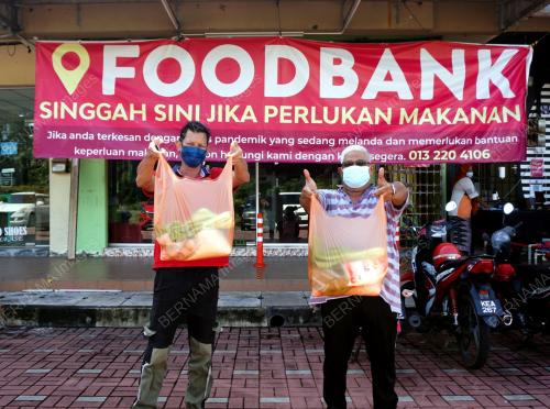 FOOD BANK BANTU PENDUDUK TERJEJAS COVID-19