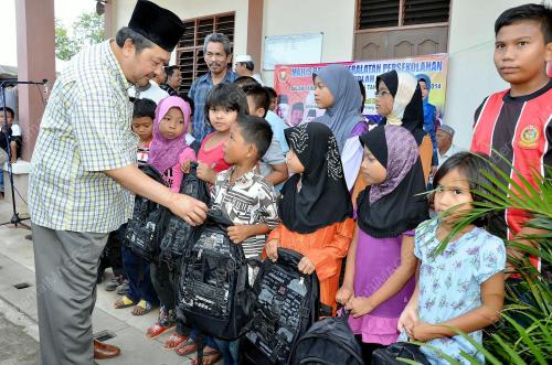 KD01_22122013_BANTUAN_SEKOLAH
