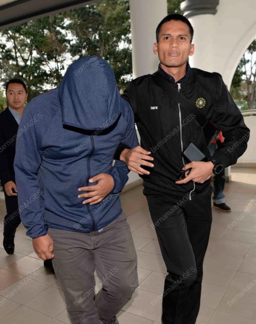 PENJAWAT AWAM MENERIMA RASUAH