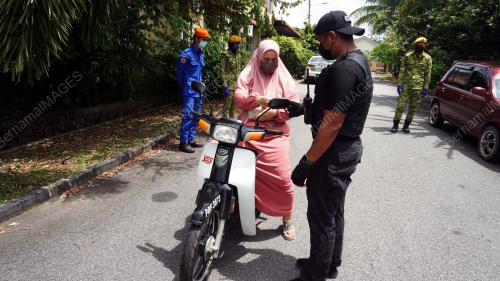 POLIS KOMPAUN PEMANDU LORONG TIKUS