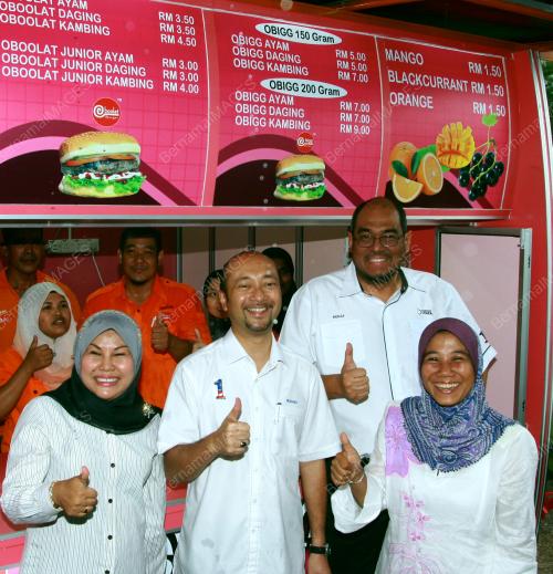 KD01_25102012_MUKHRIZ_OBLONG2