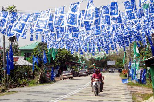 KD01_25102013_PRK_BENDERA