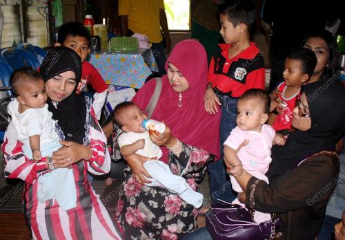 BAYI KEMBAR TIGA