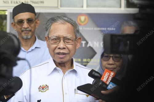 DATUK SERI MUSTAPA MOHAMAD