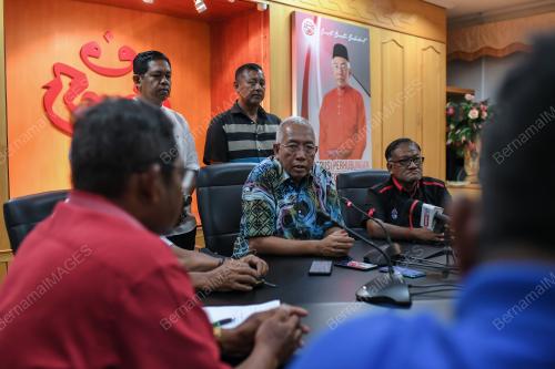 DATUK SERI MAHDZIR KHALID