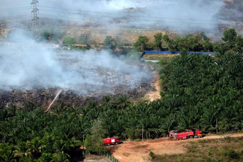 KEBAKARAN PUSAT PELUPUSAN SAMPAH SEMELING