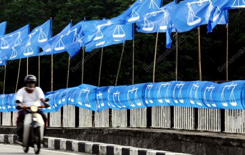 KD01_27032013_BENDERA