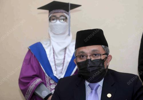 DR ASMADI MOHAMED NAIM