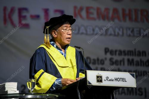 DATUK SERI MAHDZIR KHALID