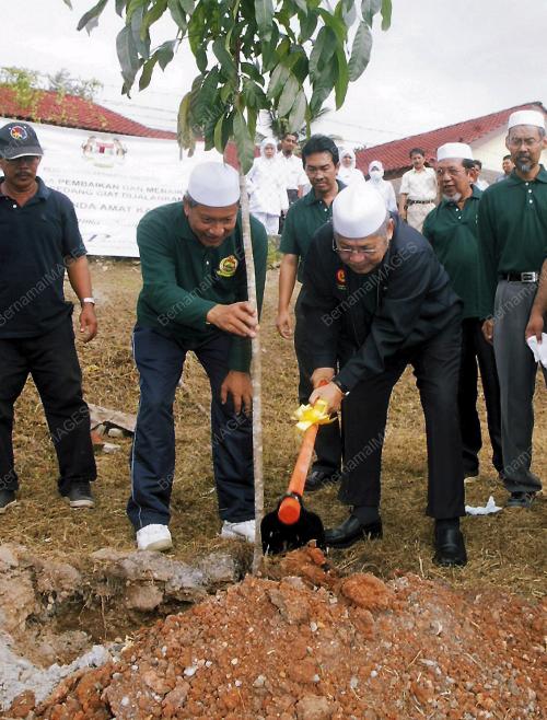AZIZAN ABDUL RAZAK