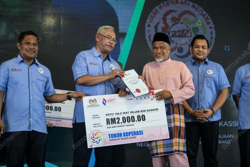 TAN SRI NOH OMAR