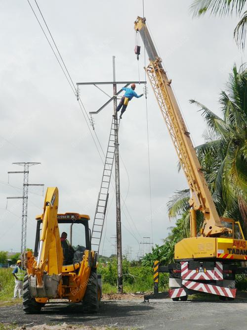 TNB PASANG TIANG BARU
