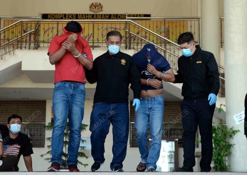 REMAN DUA ANGGOTA POLIS RASUAH
