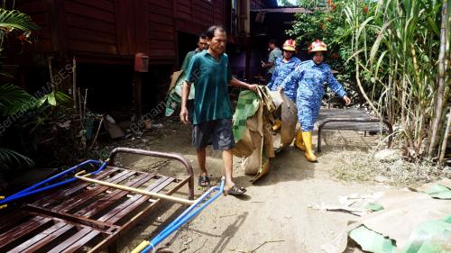 RUMAH TERJEJAS BANJIR
