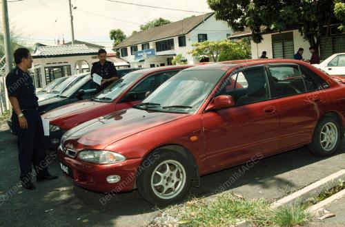 KD02-24_06_2001KERETA_CURI_27012016