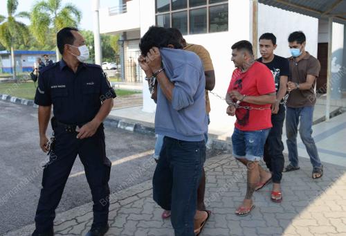 LANGGAR PERINTAH KAWALAN PEGERAKAN