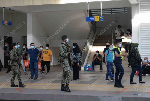 TINJAUAN PEMATUHAN PEMAKAIAN PELITUP MUKA