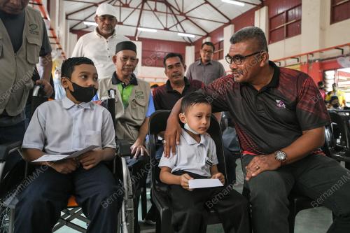 DATUK MOHD RAZMAN YAACOB