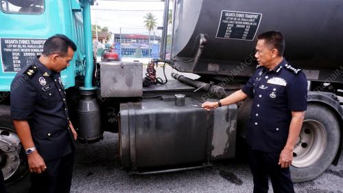 POLIS RAMPAS MINYAK SUBSIDI