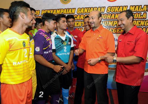KD02_02022015_MUKHRIZ