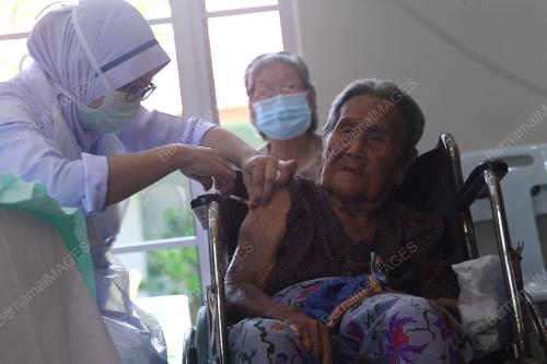 UNIT BERGERAK VAKSINASI COVID-19 PADANG TERAP