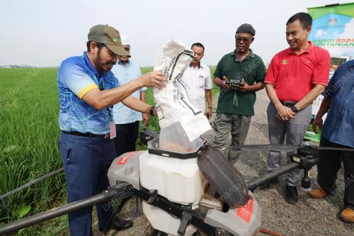 DATUK DR MOHD UZIR MAHIDIN