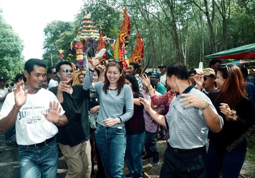 KD02_03022016_PESTA_SIAM