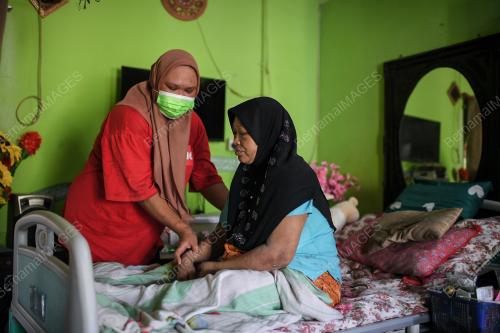 VAKSIN WARGA EMAS