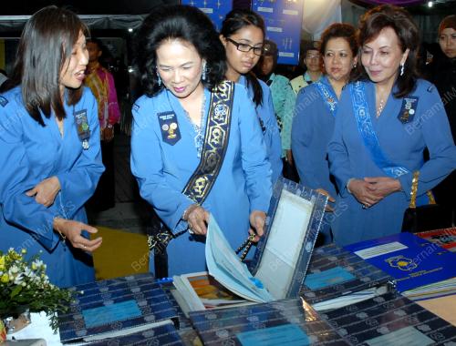 KD02_05052012_PERMAISURI_AGONG