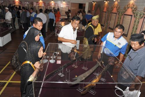 PAMERAN PEDANG