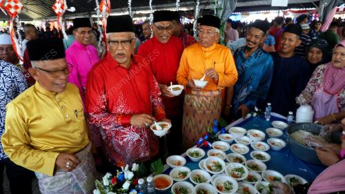 DATUK SERI MAHDZIR KHALID