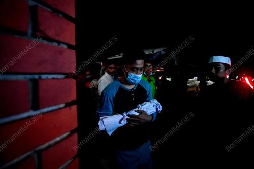 PENGEBUMIAN JENAZAH MANGSA BANJIR