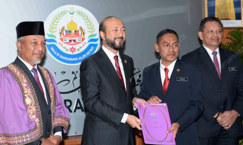 DATUK SERI MUKHRIZ MAHATHIR