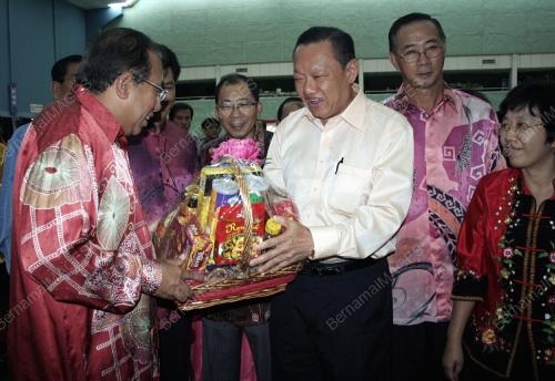 MAHDZIR KHALID