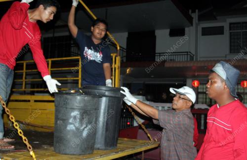 KD02_07022011_MUTHALIB_SAMPAH