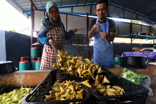 KETUPAT PALAS HUTAN KAMPUNG