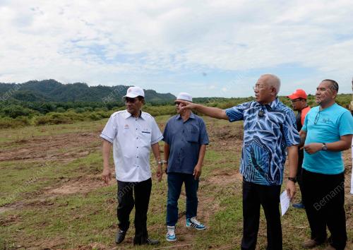 DATUK SERI MAHDZIR KHALID