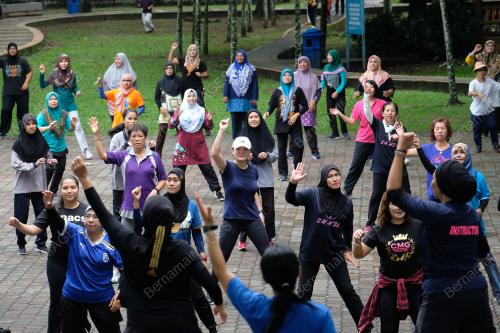 KD02_09102019_ZUMBA_BN201910093800