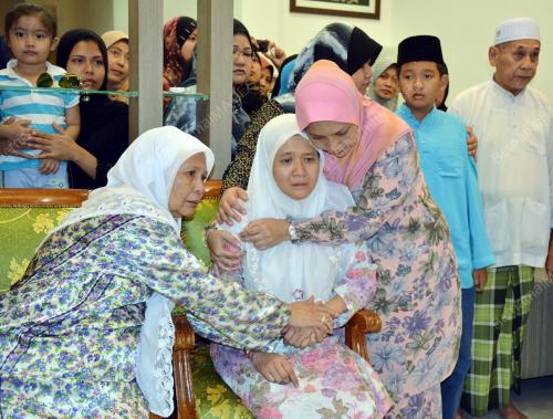 KD02_10022012_HABIBULLAH_ISTERI